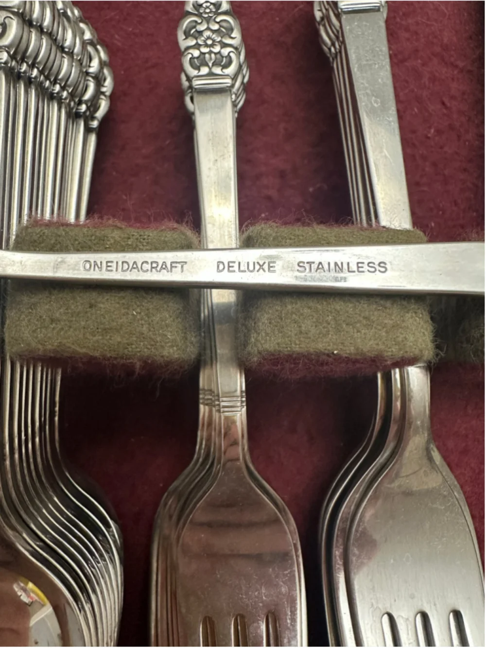 Unisex Oneidacraft Deluxe Stainless Flatware Set One Size Silver